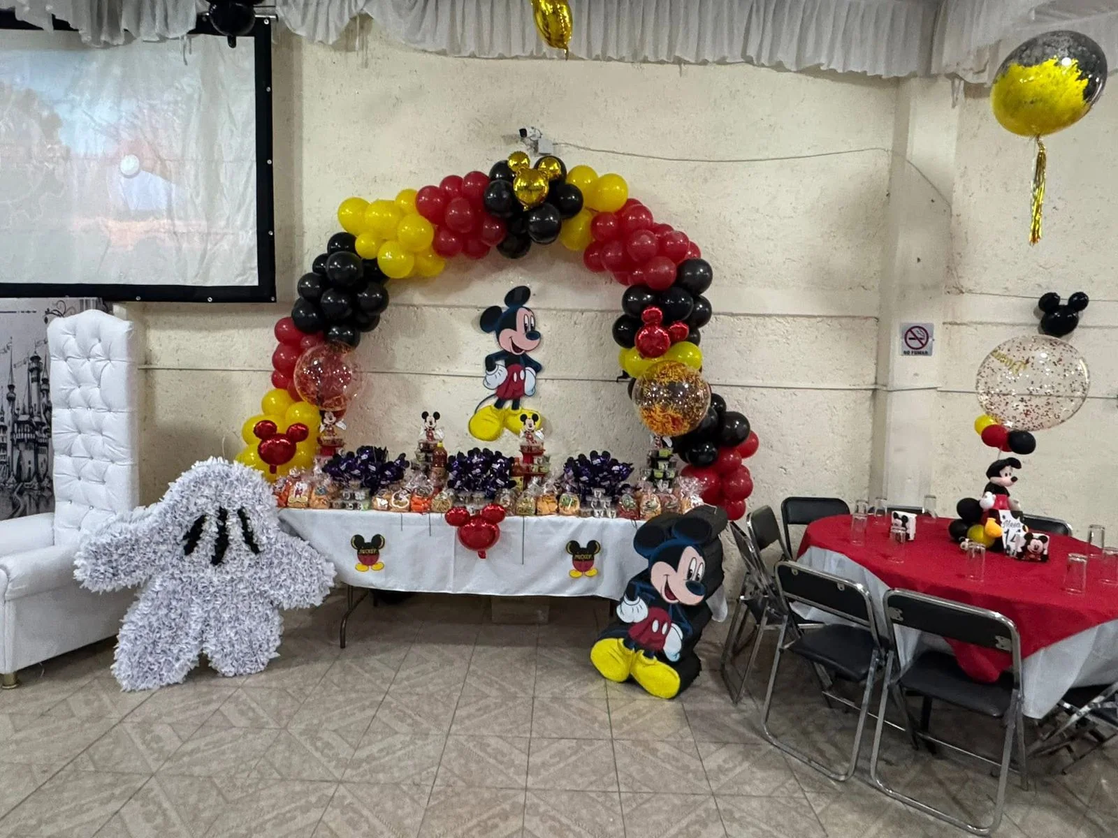 Decoracion y pastel para bautizo