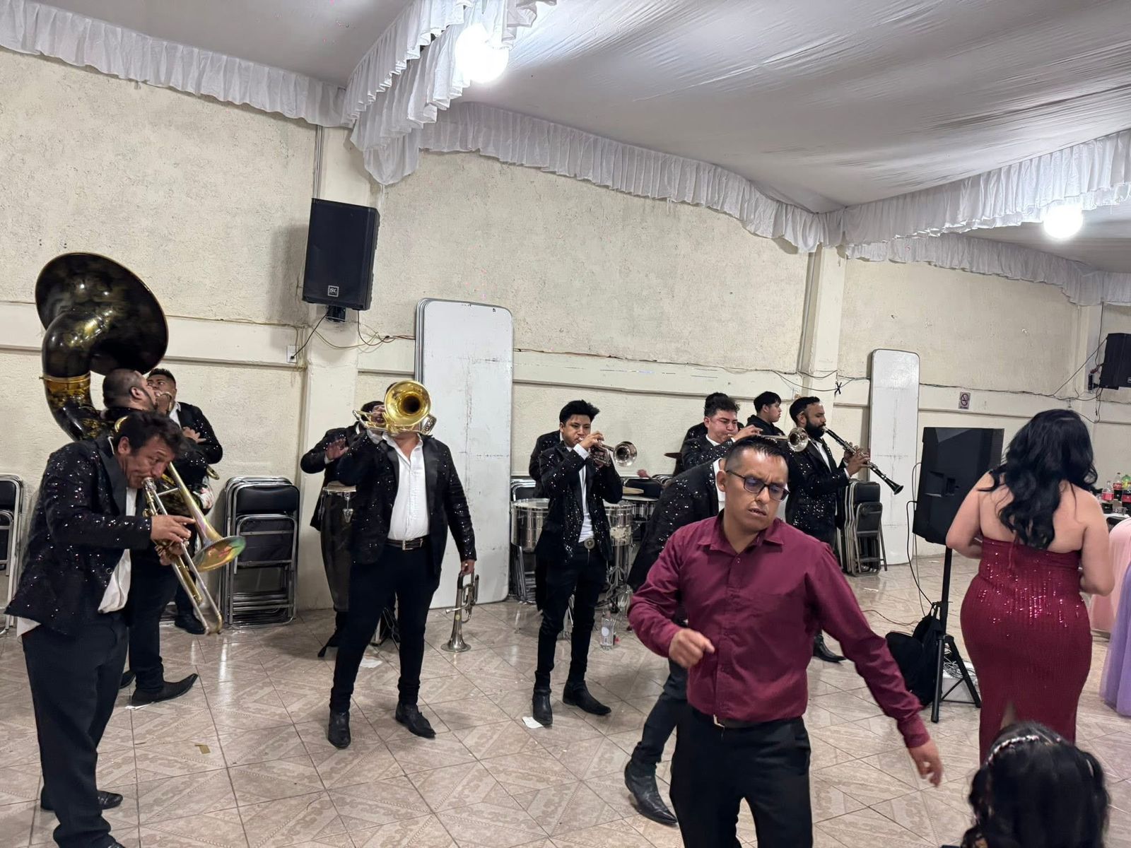 Boda con banquete e invitados en Eventos Mister Diablo