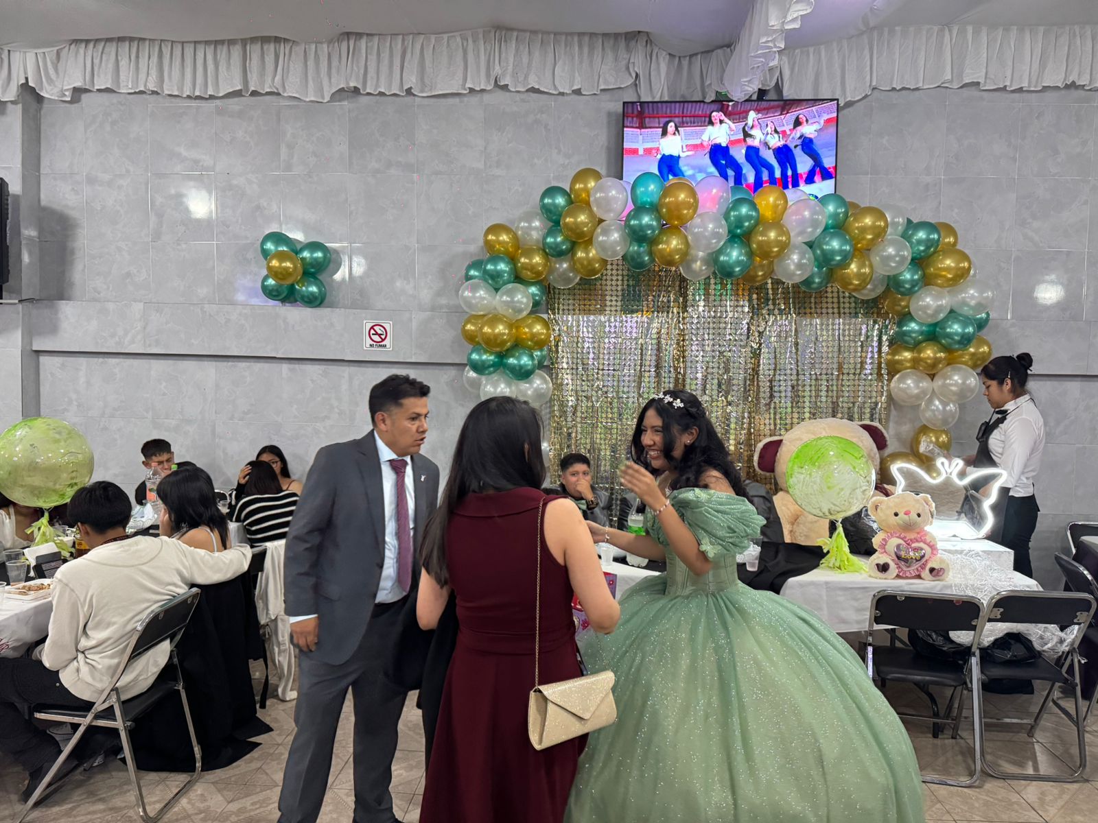 Festejada en recepción de XV años dentro de Eventos Mister Diablo