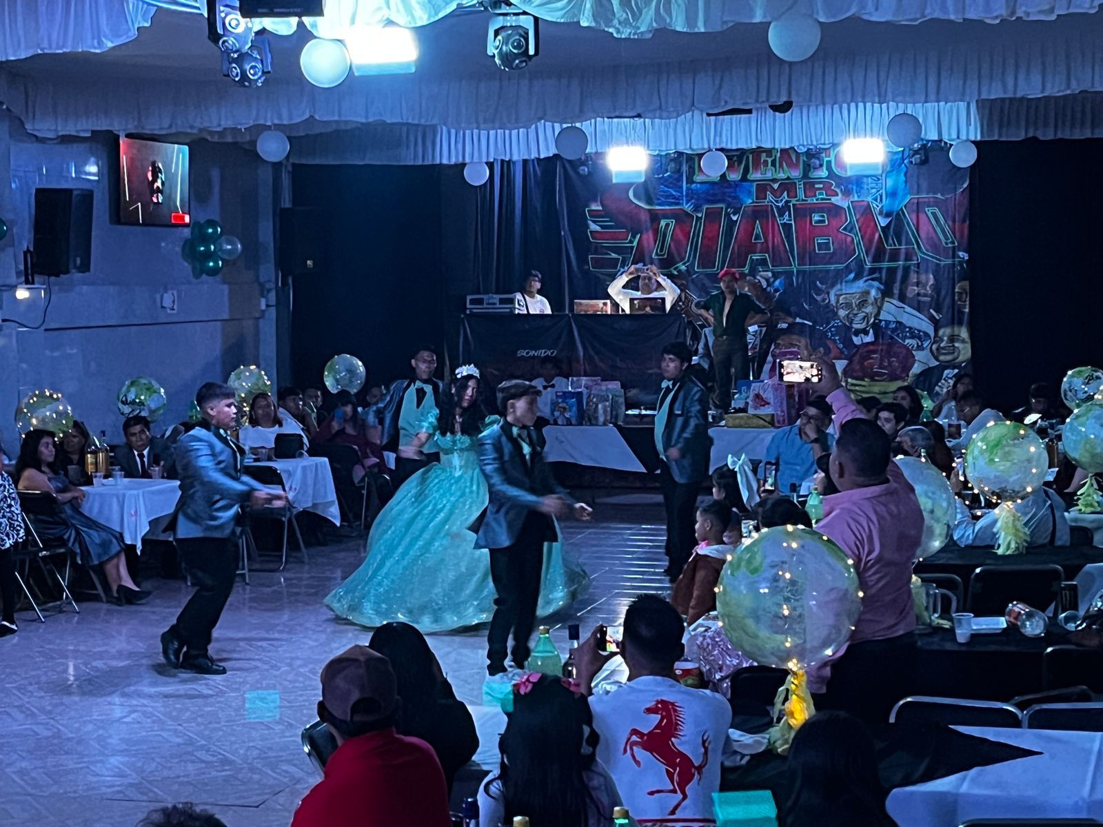 Pista iluminada para fiesta de XV años